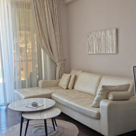 Luxury In Victoria Palace Center شقة